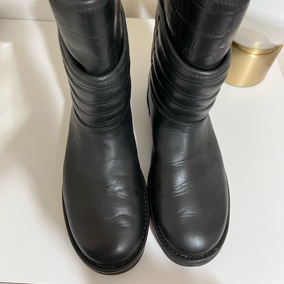 UGG Boots, size 8 - Picture 3 of 5